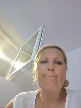 Divineblond online show from 06/10/26, 08:32