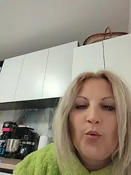 Divineblond online show from 05/05/26, 07:28