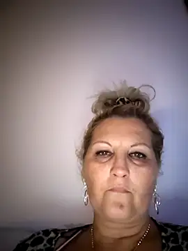 Snapshot of Divineblond chatting on 10/13/25, 08:21 Divineblond online show from 10/13/25, 08:21