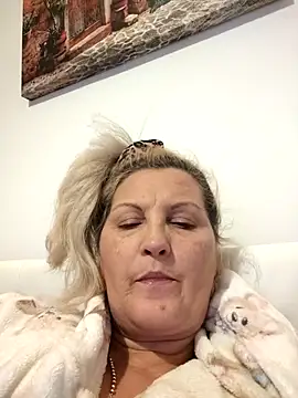 Divineblond online show from 12/19/25, 09:06