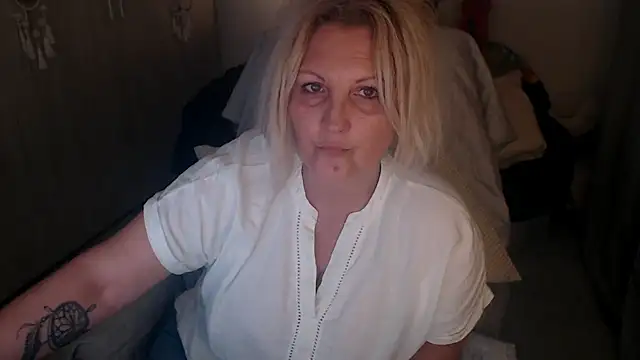 Divineblond online show from 04/15/26, 07:29