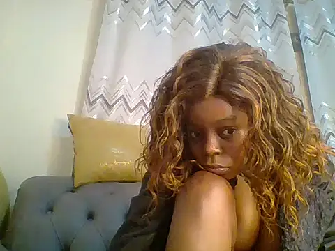 Snapshot of fentyvee chatting on 06/29/26, 08:08 fentyvee online show from 06/29/26, 08:08