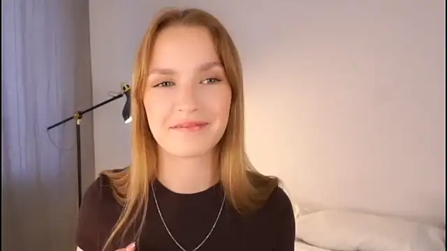 HellenSicyly online show from 04/22/26, 08:37