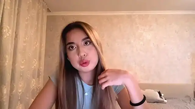 SofiTheTrophy online show from 04/25/26, 03:31