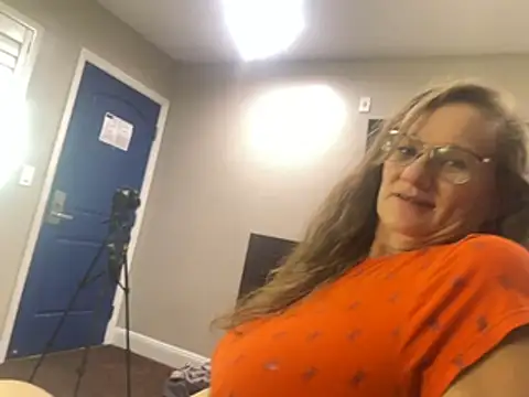 milfandyoungin online show from 05/06/26, 02:59
