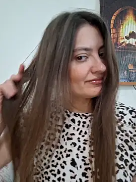 Snapshot of Alba2331 chatting on 05/27/26, 10:44 Alba2331 online show from 05/27/26, 10:44