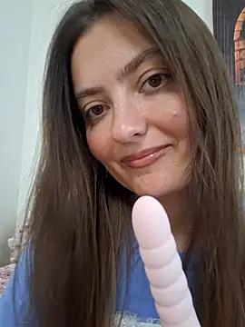 Snapshot of Alba2331 chatting on 05/17/26, 01:11 Alba2331 online show from 05/17/26, 01:11