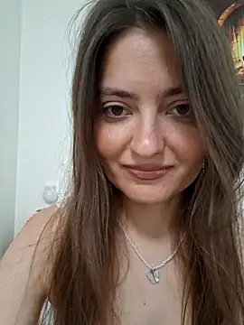 Snapshot of Alba2331 chatting on 06/14/26, 11:44 Alba2331 online show from 06/14/26, 11:44