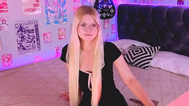 Snapshot of LunariaFox chatting on 07/26/26, 02:46 LunariaFox online show from 07/26/26, 02:46