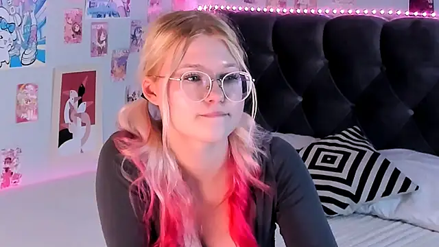 Snapshot of LunariaFox chatting on 05/31/26, 06:09 LunariaFox online show from 05/31/26, 06:09