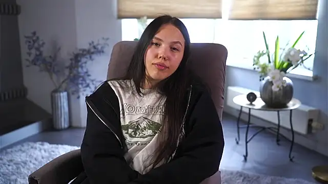 KristinSthill online show from 04/24/26, 04:58