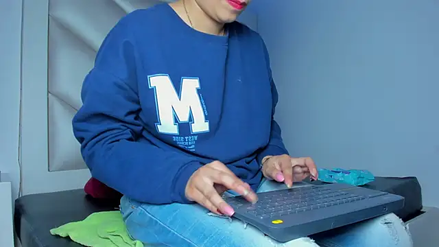 Valentina js online show from 06/18/26, 08:36
