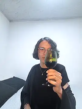 LONDON ROSE online show from 04/28/26, 10:25