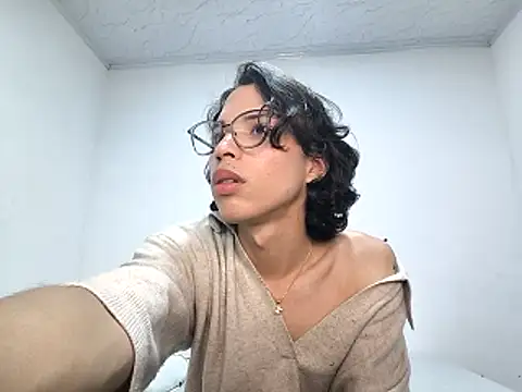 Snapshot of LONDON_ROSE chatting on 05/12/26, 09:54 LONDON ROSE online show from 05/12/26, 09:54