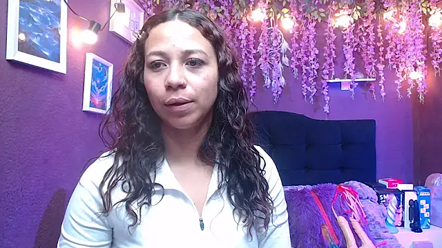 Snapshot of monik299 chatting on 05/25/26, 01:21 monik299 online show from 05/25/26, 01:21