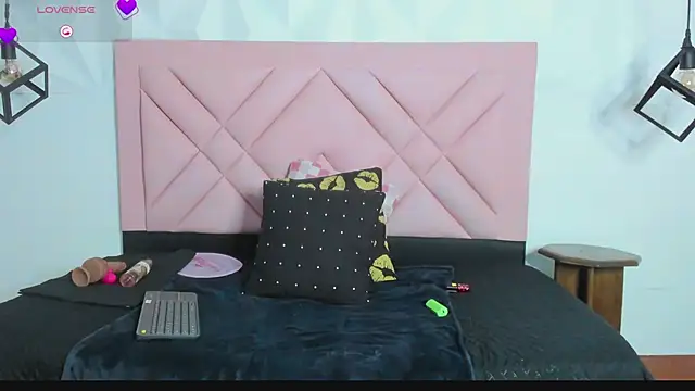 Snapshot of isa_cute_1 chatting on 06/15/26, 07:35 isa cute 1 online show from 06/15/26, 07:35