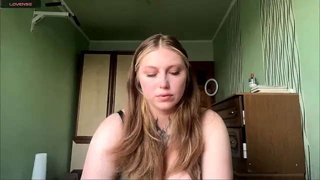 Snapshot of DeannaDorton chatting on 06/09/26, 02:12 DeannaDorton online show from 06/09/26, 02:12