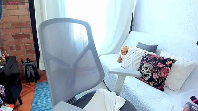 MissBronte online show from 05/09/26, 04:21