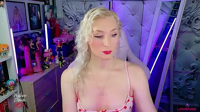 Snapshot of Madame_Blonde chatting on 07/11/26, 05:19 Madame Blonde online show from 07/11/26, 05:19