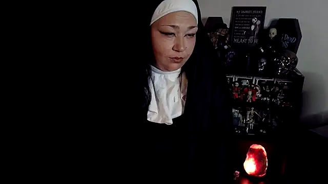 Snapshot of chelledark chatting on 06/14/26, 08:54 chelledark online show from 06/14/26, 08:54