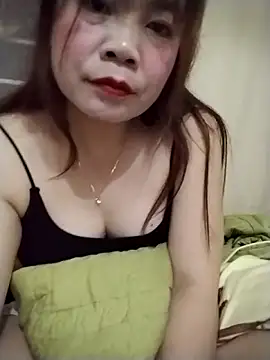 Snapshot of Squirt107 chatting on 05/12/26, 04:13 Squirt107 online show from 05/12/26, 04:13