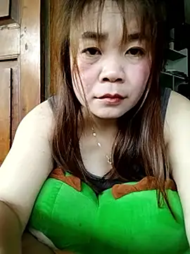 Snapshot of Squirt107 chatting on 04/28/26, 02:27 Squirt107 online show from 04/28/26, 02:27