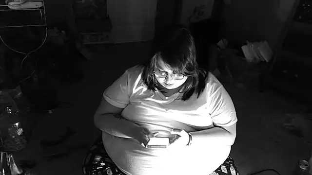 Snapshot of princessghostiii chatting on 05/02/26, 12:05 princessghostiii online show from 05/02/26, 12:05