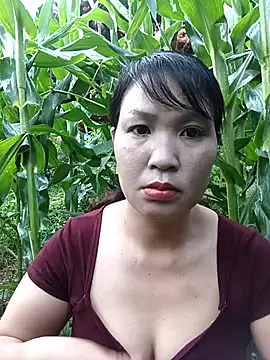 Snapshot of Beola-mi chatting on 05/19/26, 11:01 Beola-mi online show from 05/19/26, 11:01