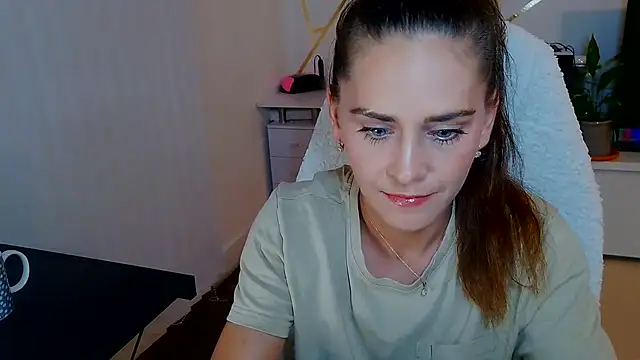 Snapshot of khalessi13 chatting on 06/27/26, 10:27 khalessi13 online show from 06/27/26, 10:27
