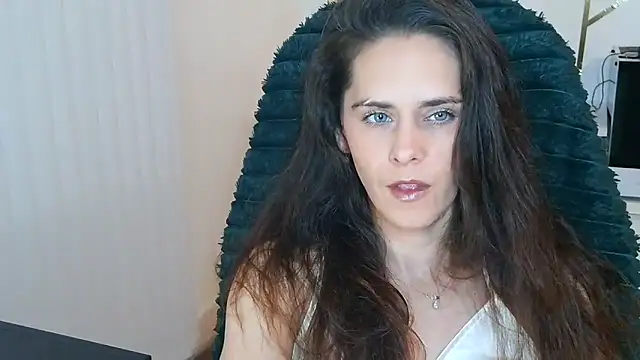 Snapshot of khalessi13 chatting on 06/05/26, 10:26 khalessi13 online show from 06/05/26, 10:26