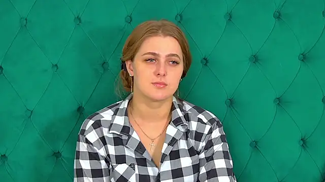EllaBells online show from 06/17/26, 05:07