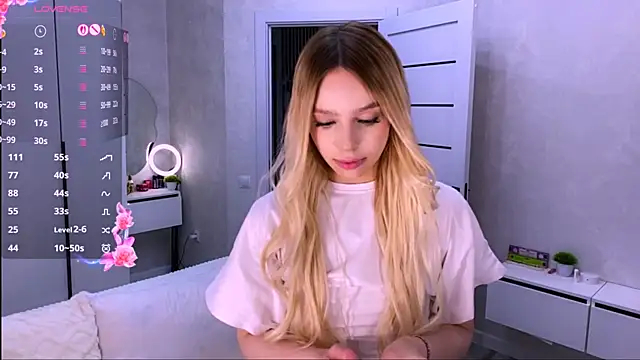 Mooniesiesita online show from 06/15/26, 04:39