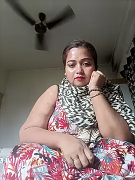 LUNA QUEEN95 online show from 04/24/26, 10:17