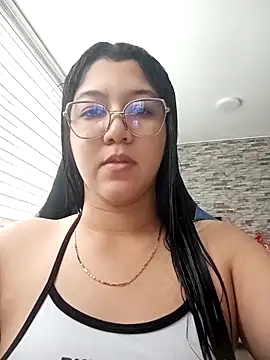 Chloe Thomsoon  online show from 05/07/26, 03:26