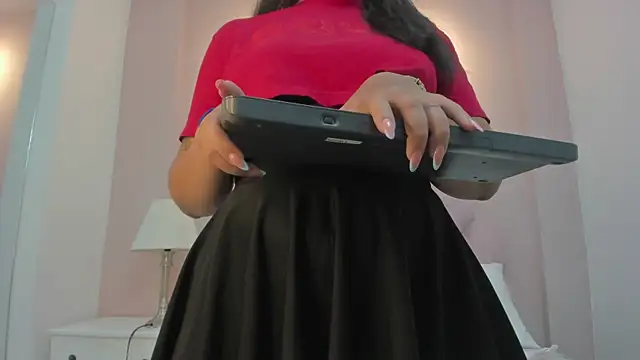 Chloe Thomsoon  online show from 05/02/26, 07:08