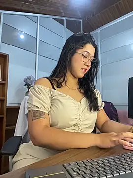 Chloe Thomsoon  online show from 05/31/26, 11:49