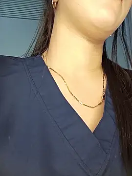 Chloe Thomsoon  online show from 05/03/26, 08:23