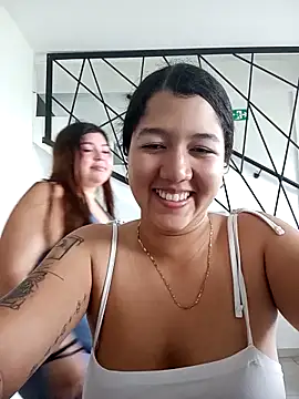 Chloe Thomsoon  online show from 05/10/26, 07:38