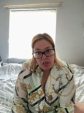 Snapshot of SecretRavenXO chatting on 05/21/26, 11:40 SecretRavenXO online show from 05/21/26, 11:40