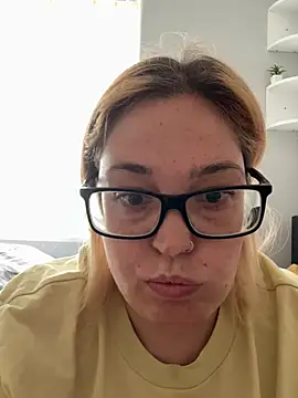 Snapshot of SecretRavenXO chatting on 05/29/26, 12:11 SecretRavenXO online show from 05/29/26, 12:11