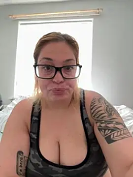 Snapshot of SecretRavenXO chatting on 05/24/26, 01:00 SecretRavenXO online show from 05/24/26, 01:00