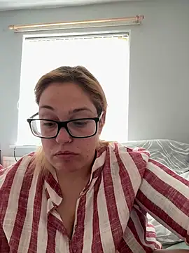 Snapshot of SecretRavenXO chatting on 05/20/26, 02:25 SecretRavenXO online show from 05/20/26, 02:25