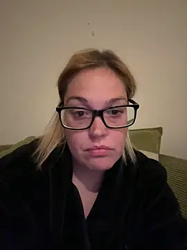 Snapshot of SecretRavenXO chatting on 05/15/26, 10:41 SecretRavenXO online show from 05/15/26, 10:41