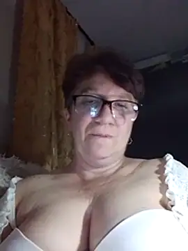 Snapshot of KetQueen101 chatting on 07/11/26, 08:42 KetQueen101 online show from 07/11/26, 08:42
