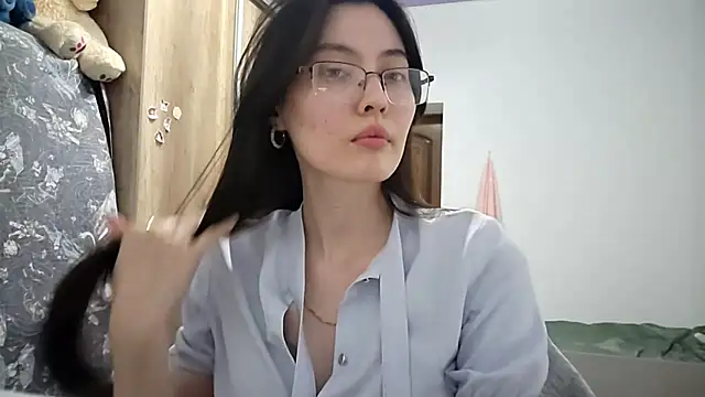 Snapshot of AshleyTropiano chatting on 05/06/26, 03:27 AshleyTropiano online show from 05/06/26, 03:27