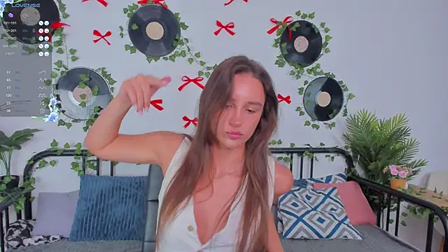 NicoleWells22 online show from 06/07/26, 04:28