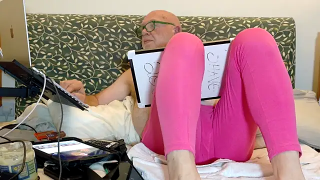 Snapshot of KinkCentral chatting on 05/29/26, 09:10 KinkCentral online show from 05/29/26, 09:10
