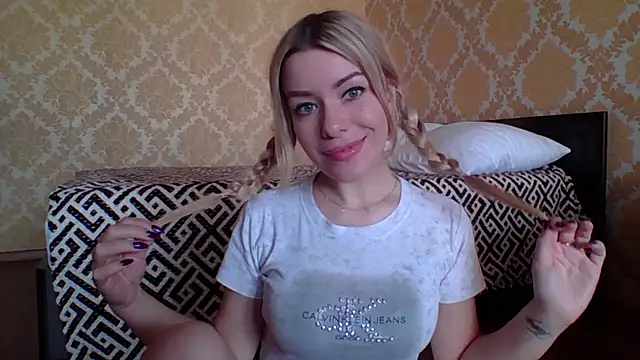 Softy Aura  online show from 05/28/26, 01:28