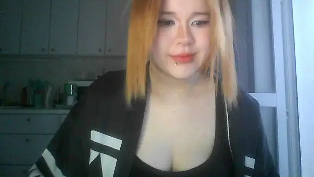 Amanda Mia  online show from 06/30/26, 04:07
