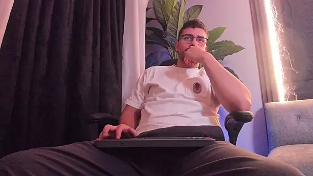 chris gold  online show from 04/23/26, 08:10